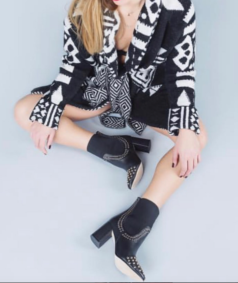 Botin Tacón LENA Tachas Negro